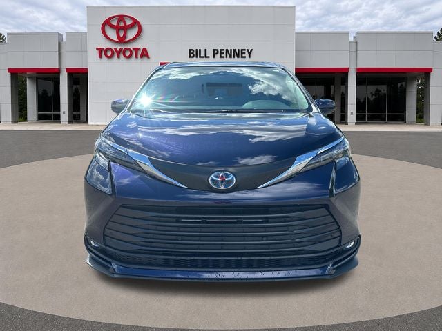 2025 Toyota Sienna XLE 8 Passenger