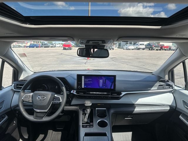 2025 Toyota Sienna XLE 8 Passenger