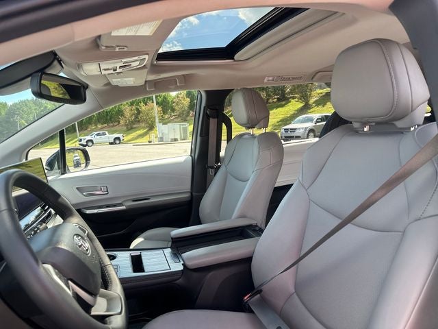 2025 Toyota Sienna XLE 8 Passenger