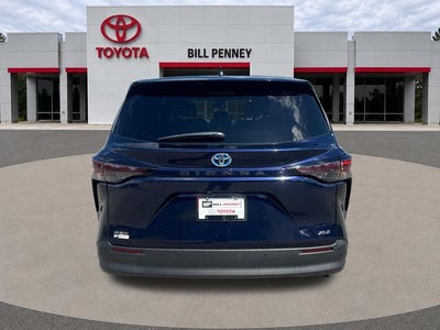 2025 Toyota Sienna XLE 8 Passenger