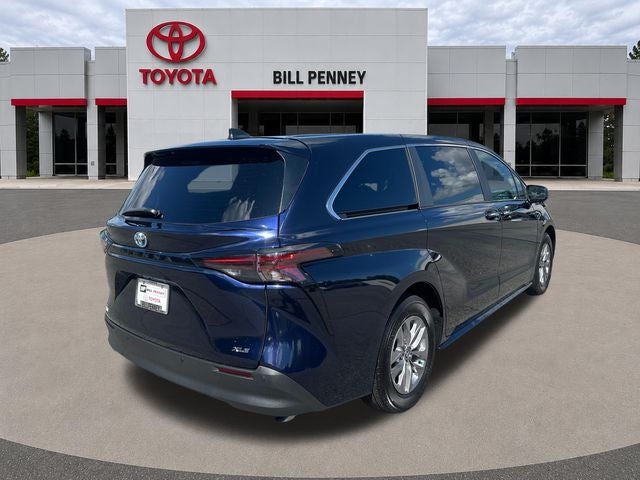 2025 Toyota Sienna XLE 8 Passenger