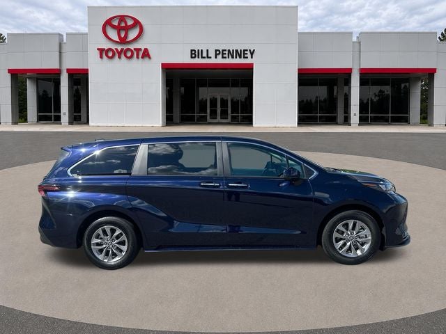 2025 Toyota Sienna XLE 8 Passenger