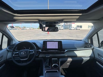2023 Toyota Sienna XLE 8 Passenger