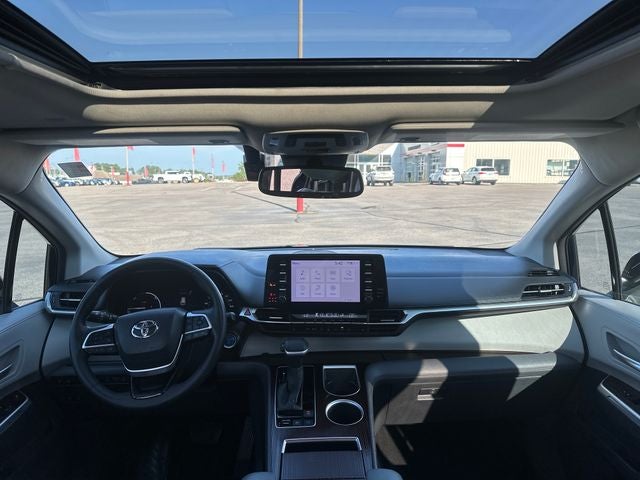 2023 Toyota Sienna XLE 8 Passenger