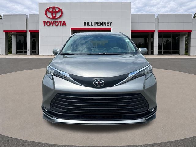 2026 Toyota Sienna XLE 8 Passenger