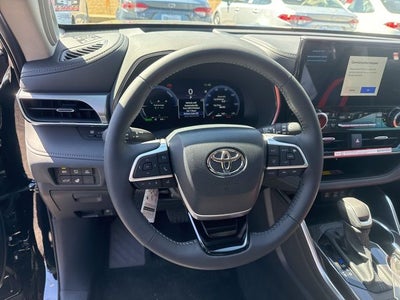 2026 Toyota Highlander Hybrid Platinum
