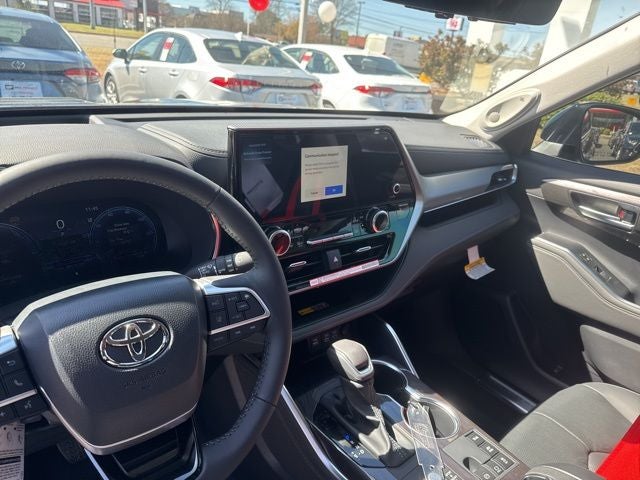 2026 Toyota Highlander Hybrid Platinum