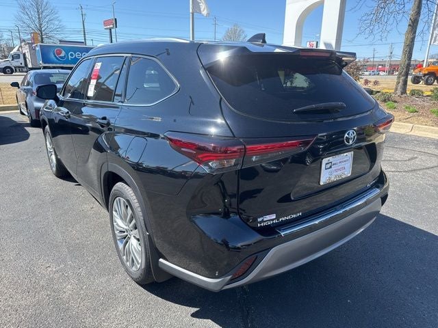 2026 Toyota Highlander Hybrid Platinum
