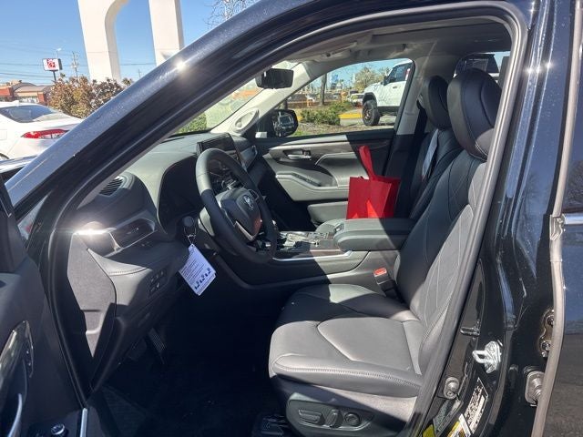 2026 Toyota Highlander Hybrid Platinum