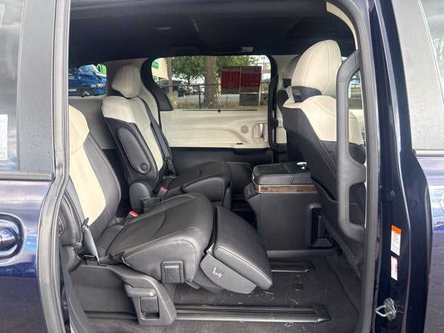 2026 Toyota Sienna Platinum 7 Passenger