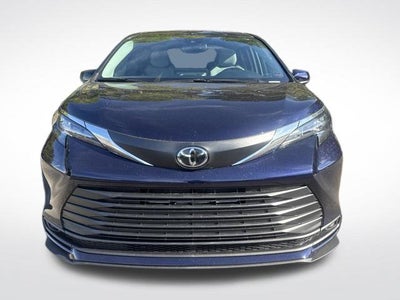 2026 Toyota Sienna LE 8 Passenger