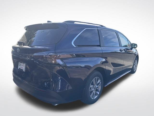 2026 Toyota Sienna LE 8 Passenger