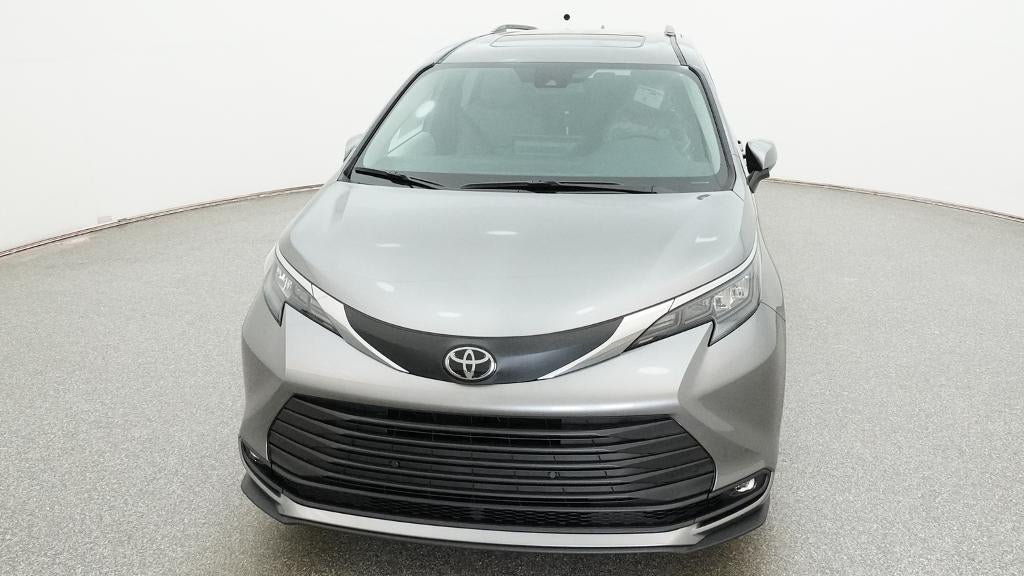 2026 Toyota Sienna XLE 8 Passenger