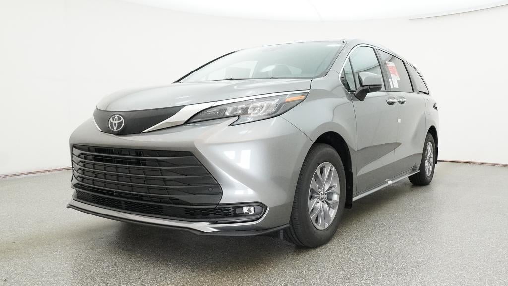 2026 Toyota Sienna XLE 8 Passenger