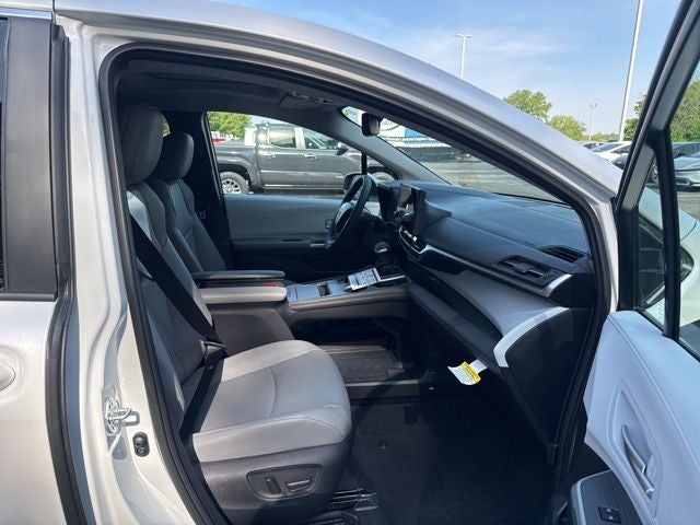 2026 Toyota Sienna XLE 8 Passenger