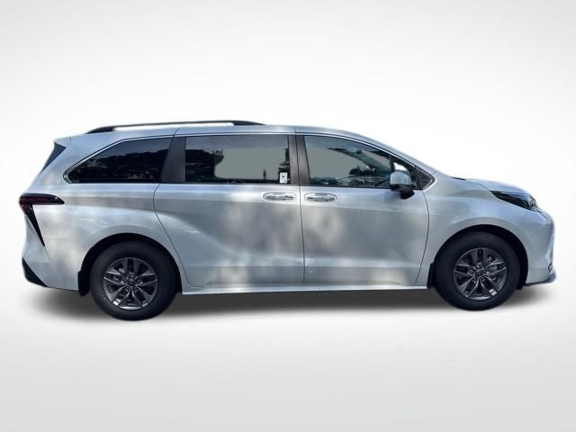 2026 Toyota Sienna XLE 8 Passenger