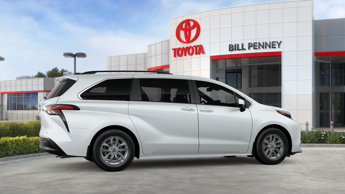 2026 Toyota Sienna XLE 8 Passenger