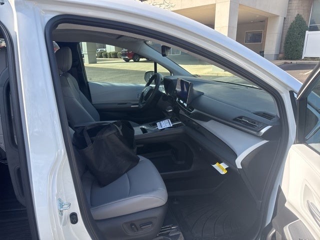 2026 Toyota Sienna XLE 8 Passenger