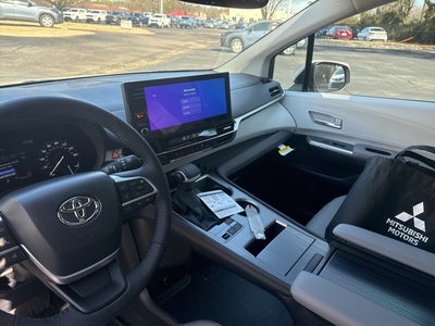 2026 Toyota Sienna XLE 8 Passenger