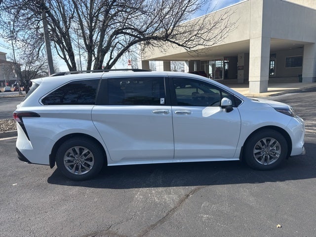 2026 Toyota Sienna XLE 8 Passenger