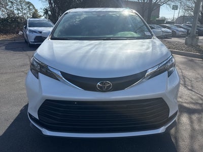 2026 Toyota Sienna XLE 8 Passenger