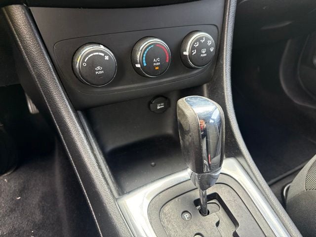 2012 Dodge Avenger SE