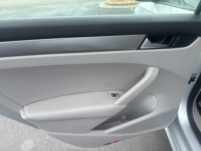 2014 Volkswagen Passat 1.8T S