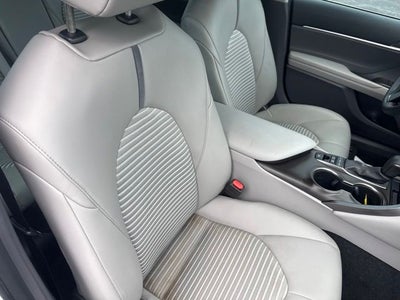 2022 Toyota Camry Hybrid SE