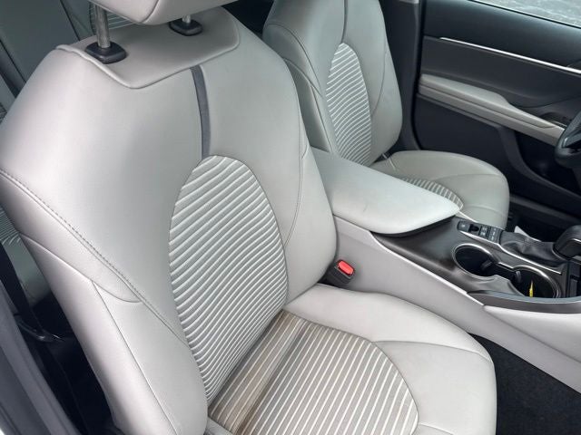2022 Toyota Camry Hybrid SE