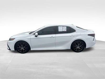 2022 Toyota Camry Hybrid SE