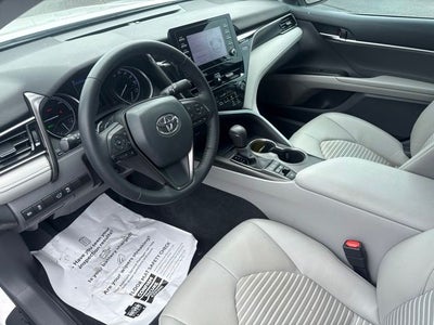 2022 Toyota Camry Hybrid SE