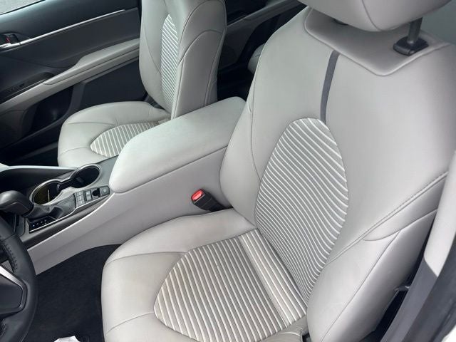 2022 Toyota Camry Hybrid SE