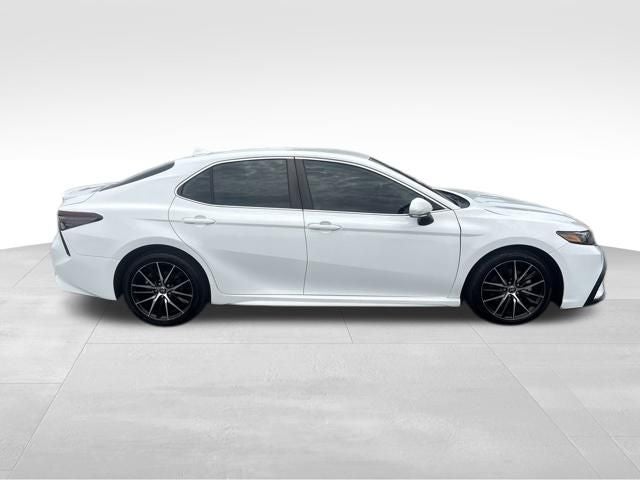 2022 Toyota Camry Hybrid SE