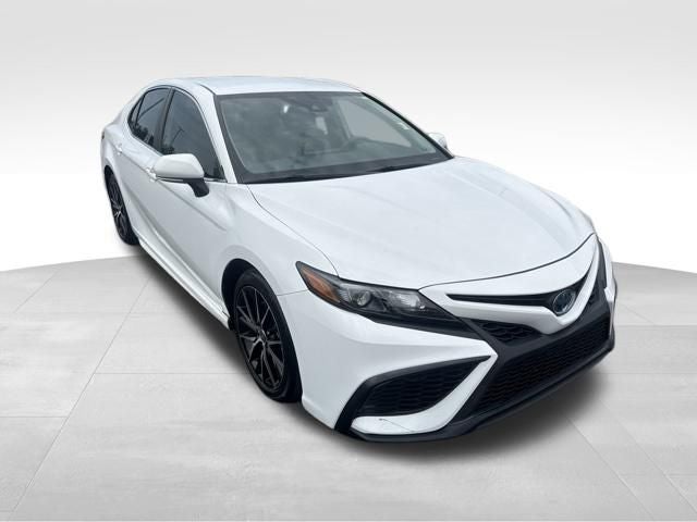 2022 Toyota Camry Hybrid SE