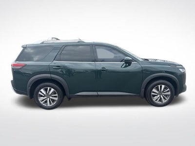 2022 Nissan Pathfinder SL