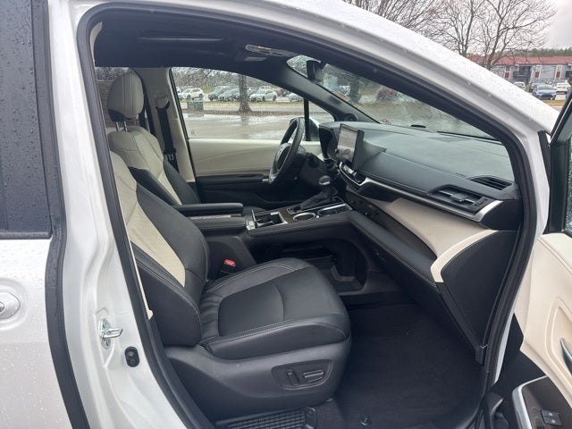2025 Toyota Sienna Platinum 7 Passenger
