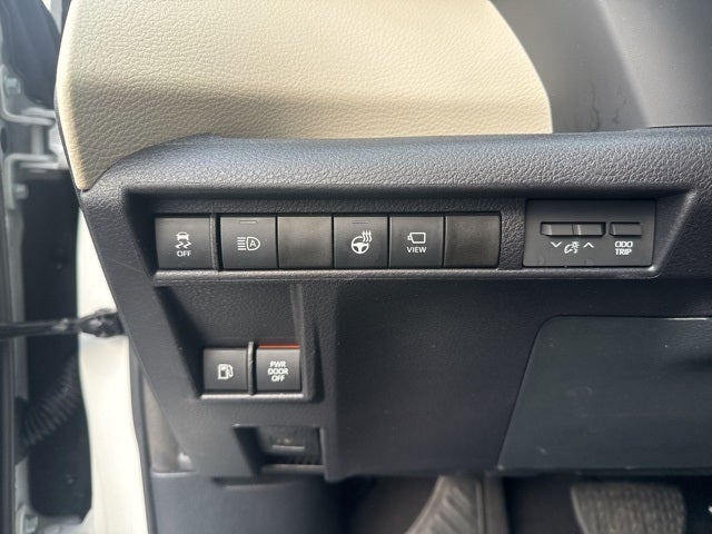 2025 Toyota Sienna Platinum 7 Passenger