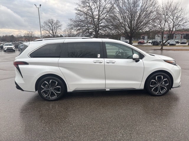 2025 Toyota Sienna Platinum 7 Passenger