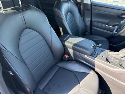 2022 Toyota Highlander Hybrid XLE