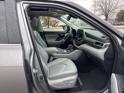 2025 Toyota Highlander Hybrid XLE