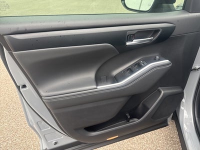 2025 Toyota Highlander Hybrid XLE