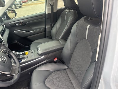 2025 Toyota Highlander Hybrid XLE
