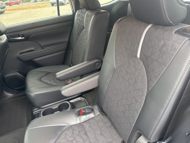 2025 Toyota Highlander Hybrid XLE