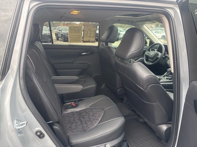 2025 Toyota Highlander Hybrid XLE