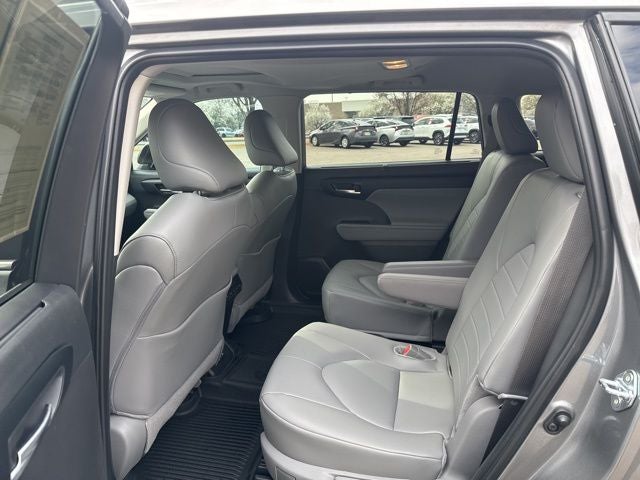 2025 Toyota Highlander XLE