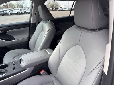 2025 Toyota Highlander XLE