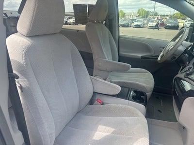 2014 Toyota Sienna LE 8 Passenger
