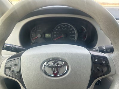 2014 Toyota Sienna LE 8 Passenger