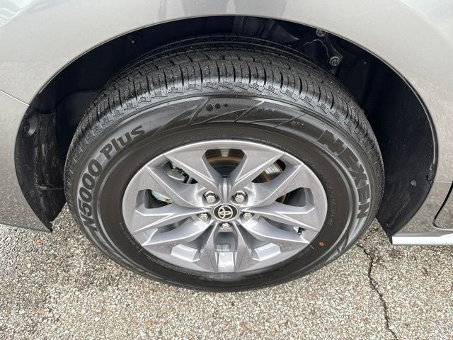 2026 Toyota Sienna LE 8 Passenger