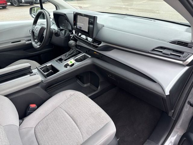 2026 Toyota Sienna LE 8 Passenger